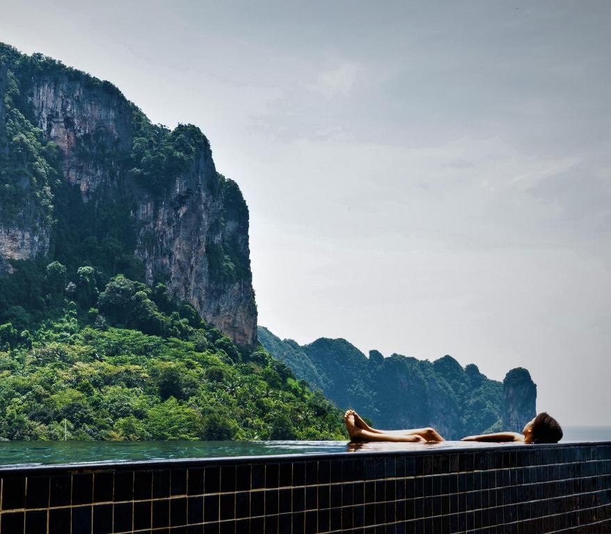 منتجع افاني او نانغ كليف كرابي ريزورت  Avani Ao Nang Cliff Krabi Resort