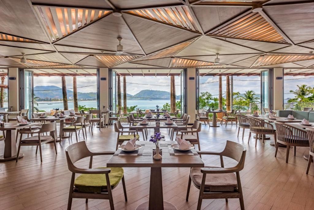 منتجع أوشن فرونت بيتش ريزورت بوكيت تايلاند Oceanfront Beach Resort Phuket Thailand