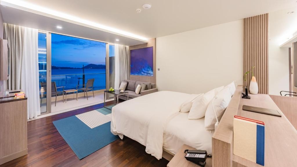 منتجع أوشن فرونت بيتش ريزورت بوكيت تايلاند Oceanfront Beach Resort Phuket Thailand