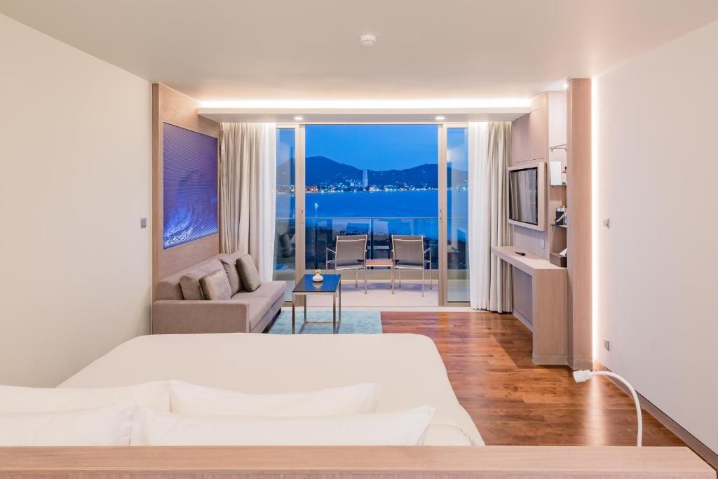منتجع أوشن فرونت بيتش ريزورت بوكيت تايلاند Oceanfront Beach Resort Phuket Thailand