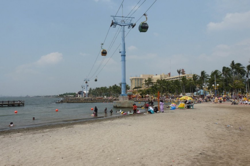 شاطئ انشول جاكرتا اندونيسيا شاطئ انشول جاكرتا اندونيسيا