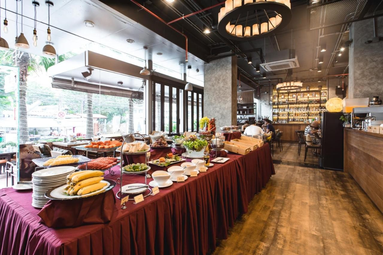 أجنحة أدلفي بانكوك تايلاند Adelphi Suites Bangkok Thailand