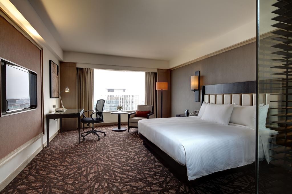 HILTON GUESTROOM